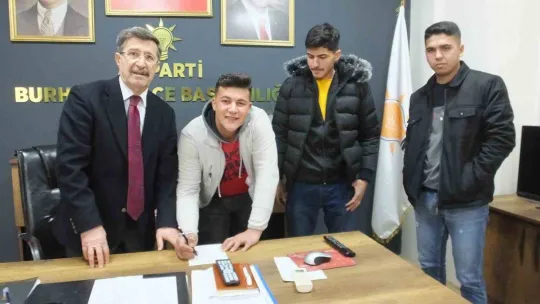 Burhaniye AK Parti de üye kayıtları arttı