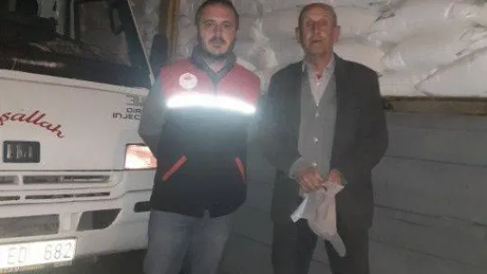 Burhaniye'de arıcılara şeker dağıtıldı
