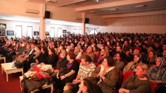 Burhaniye'de engellilerden tiyatro