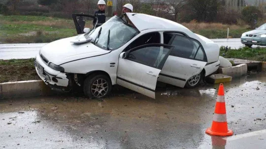 Burhaniye'de kaza geçiren öğretmenler yaralandı