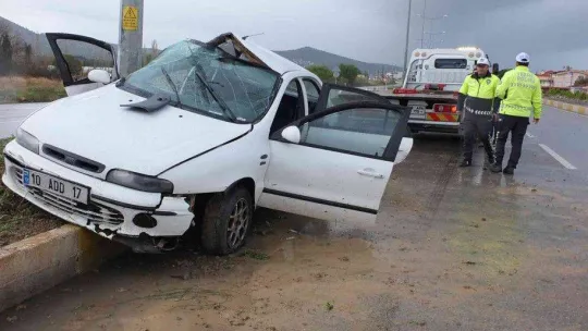 Burhaniye'de kaza geçiren öğretmenler yaralandı