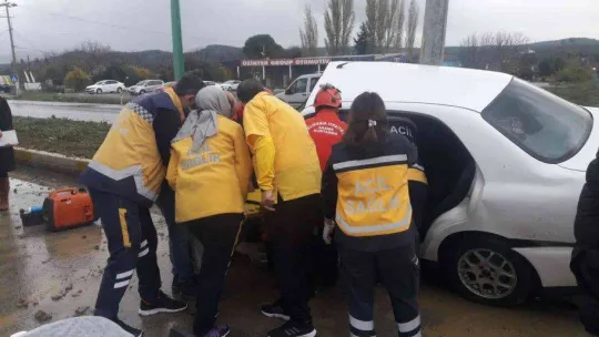 Burhaniye'de kaza geçiren öğretmenler yaralandı