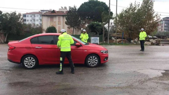 Burhaniye'de kış lastiği denetimleri artırıldı