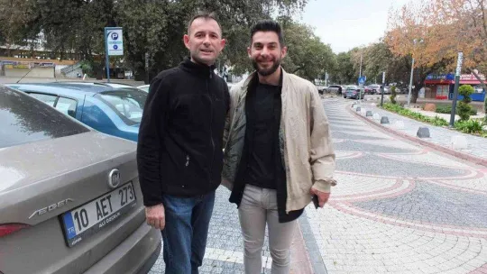 Burhaniye'de şehir magandaları yol aydınlatmalarına zarar veriyor