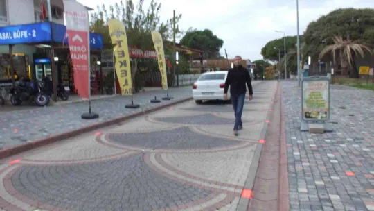 Burhaniye'de şehir magandaları yol aydınlatmalarına zarar veriyor