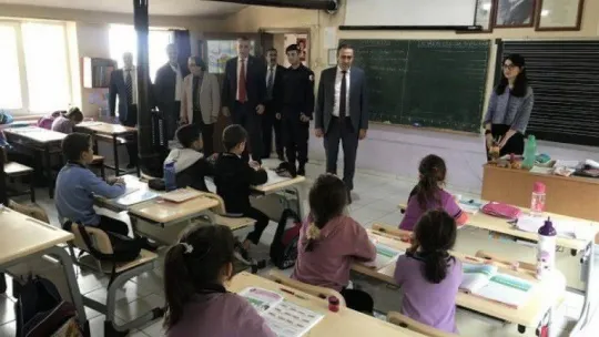 Burhaniye Kaymakamı Memiş, 'Kamu hizmetlerini tüm mahallelerimize etkin şekilde ulaştırmak için çalışıyoruz'