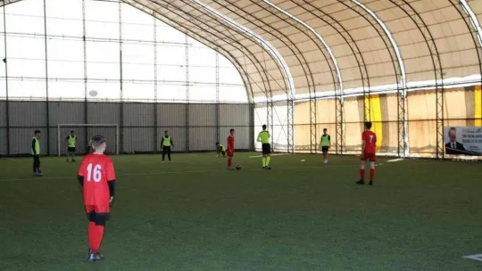 Burhaniye mahalle ligi turnuvası başladı