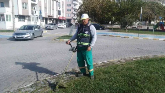 Burhaniye merkezde parklar yenileniyor