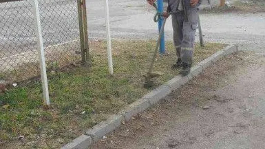 Burhaniye merkezde parklar yenileniyor