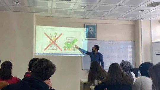 Burhaniye MYO'da afet ve acil durum eğitimi verildi