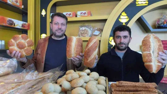Burhaniyeli fırıncı ekmeği yarı fiyatına indirdi