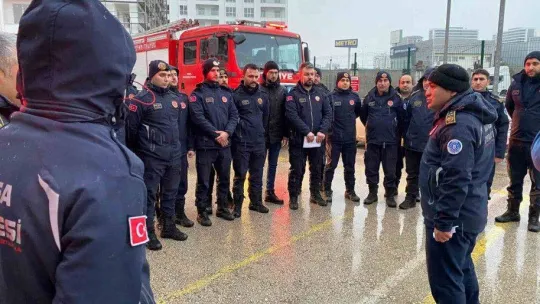 Bursa AFAD ve Büyükşehir İtfaiye Dairesi ekipleri deprem bölgesine doğru yola çıktı