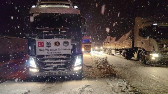 Bursa Ankara karayolunda tırların kayması sebebiyle kapanan yollar trafiğe açıldı