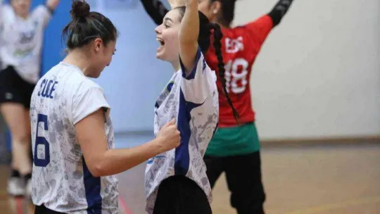 Bursa Büyükşehir Belediyespor sahasında takipçisi Aksaray Belediyespor'uda mağlup etti