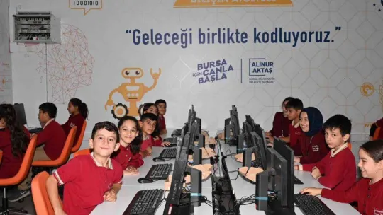Bursa Büyükşehir'den okullara teknolojik destek