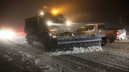 Bursa Büyükşehir'in kar ekipleri sahada