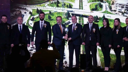 Bursa Büyükşehir ödüle doymuyor