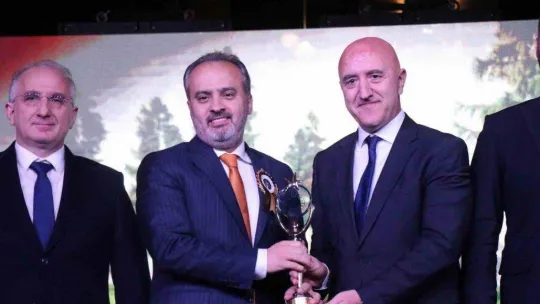 Bursa Büyükşehir ödüle doymuyor