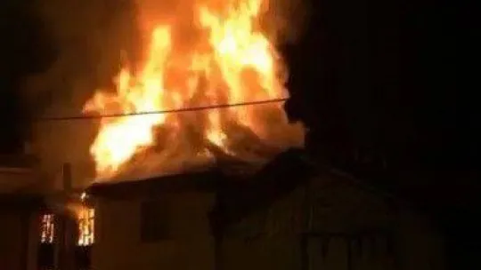 Bursa'da 2 katlı ev alev alev yandı