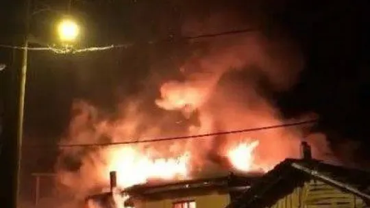 Bursa'da 2 katlı ev alev alev yandı