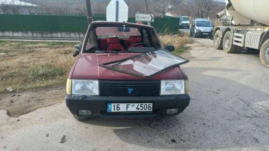 Bursa'da 2 otomobil çarpıştı: 3 yaralı