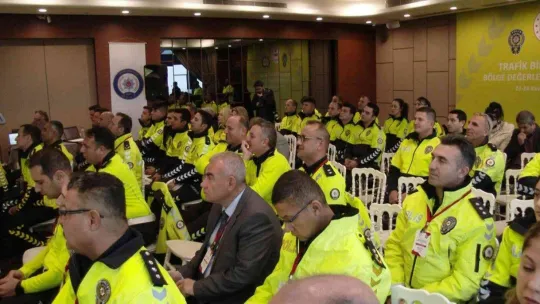 Bursa'da 20 ilin trafik birim amirinin katıldığı 'Bölge Değerlendirme Toplantısı' yapıldı