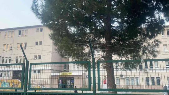 Bursa'da 21 lise öğrencisi zehirlenme şüphesiyle hastaneye kaldırıldı