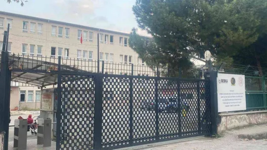 Bursa'da 21 lise öğrencisi zehirlenme şüphesiyle hastaneye kaldırıldı