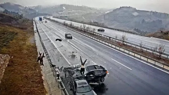 Bursa'da 4 kişinin feci şekilde öldüğü kaza anı kamerada