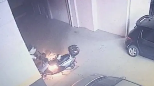 Bursa'da 5 motosiklet alevlere teslim oldu, o anlar kameraya yansıdı