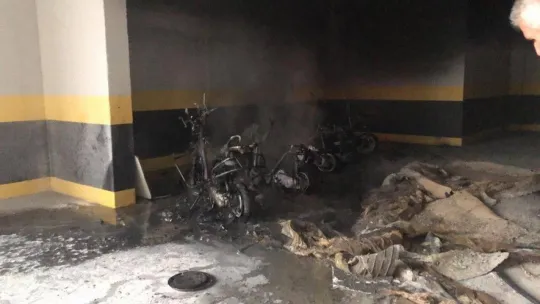 Bursa'da 5 motosiklet alevlere teslim oldu, o anlar kameraya yansıdı