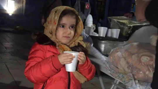 Bursa'da 6 yıl önce başlattıkları çorba geleneğiyle gönüllere dokundular