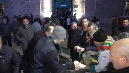 Bursa'da 6 yıl önce başlattıkları çorba geleneğiyle gönüllere dokundular