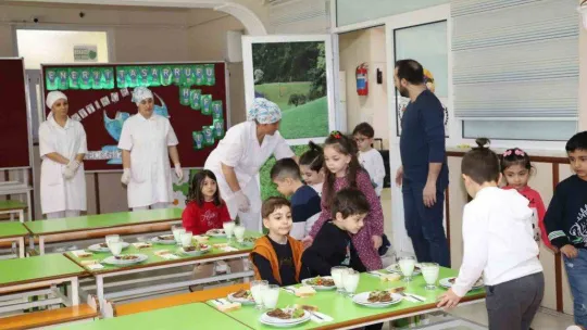 Bursa'da 70 bin öğrenciye ücretsiz yemek