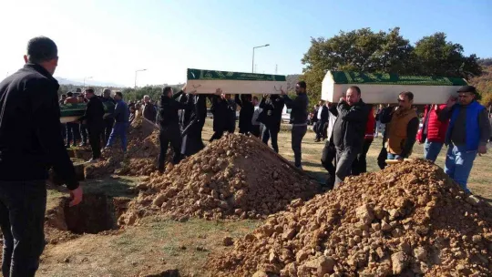 Bursa'da 8'i çocuk 9 kişi toprağa verildi