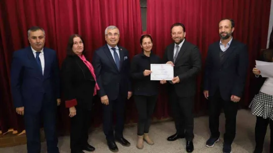 Bursa'da Aile Okulu'na katılan veliler sertifikalarını aldı