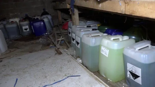 Bursa'da akıl almaz hırsızlık...Patronunu bidon bidon soydu