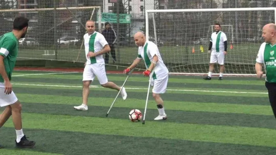 Bursa'da ampute futbol maçında 'Dostluk' kazandı