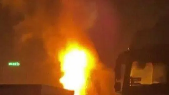 Bursa'da araç bayisinde korkutan yangın: Sıfır araçlar kül oldu