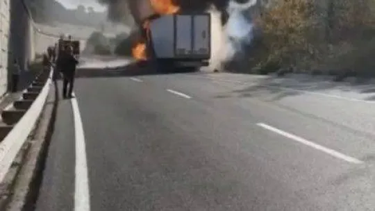 Bursa'da araç yangınları kameralarda