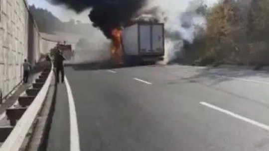 Bursa'da araç yangınları kameralarda