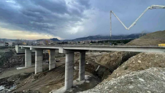 Bursa'da Balıklıdere Köprüsü inşaatı hızla sürüyor