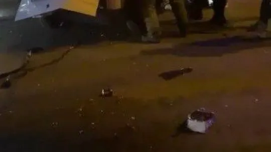 Bursa'da bariyerlere çarpan hafif ticari araç takla attı: 1'i ağır 2 yaralı