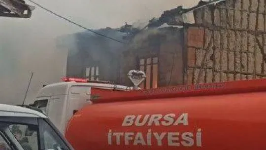 Bursa'da bir ev alevlere teslim oldu