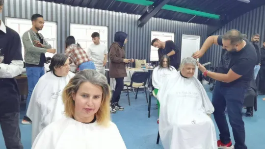 Bursa'da bir kuaför, 50 engelliyi güzelleştirdi