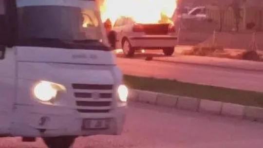 Bursa'da bir otomobil alev alev yandı