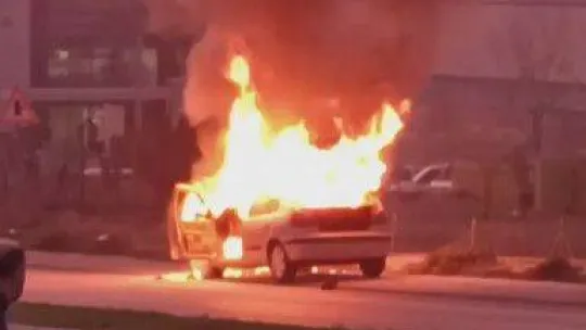 Bursa'da bir otomobil alev alev yandı