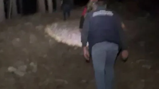 Bursa'da biri eğitmen iki paraşütçü kayalıklarda mahsur kaldı