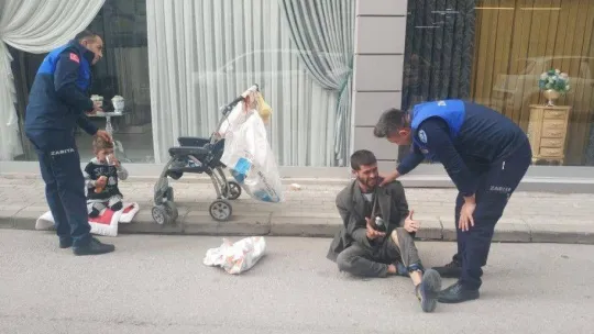 Bursa'da dilencinin zabıtaya direnme anları kamerada