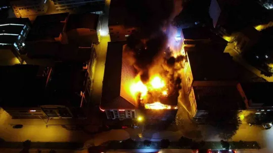 Bursa'da et deposunda çıkan yangın 3 saat sonra söndürüldü